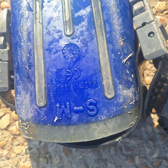 scuba pro fins s-medium  great used shape - Picture 3 of 3